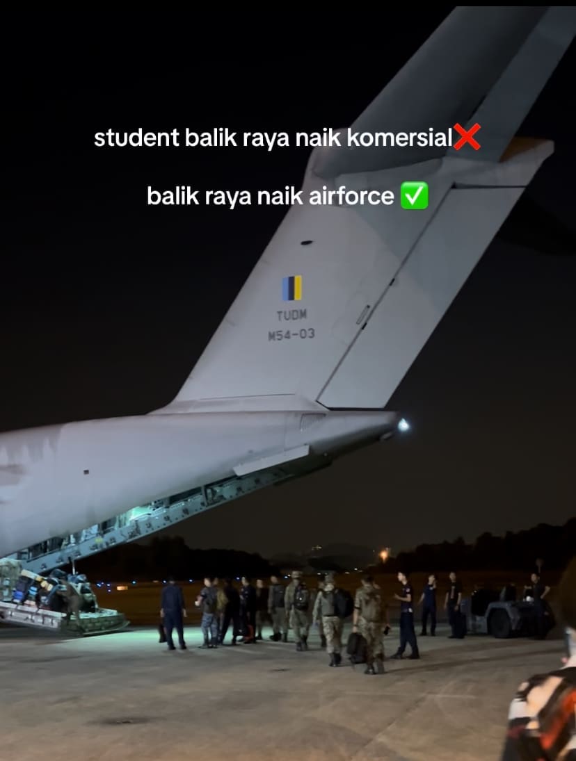 UPNM students from Sabah and Sarawak take TUDM jet to celebrate raya
