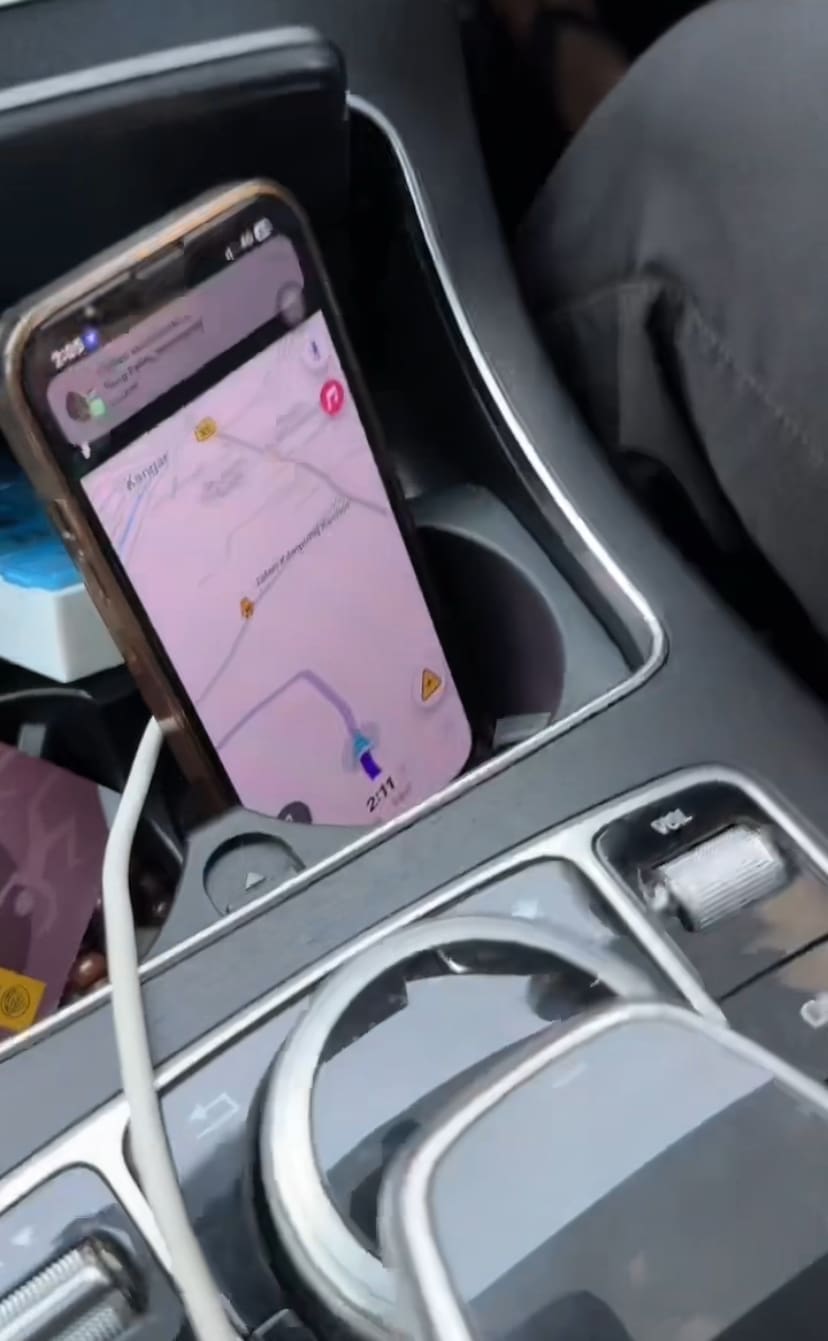 GPS app: Waze