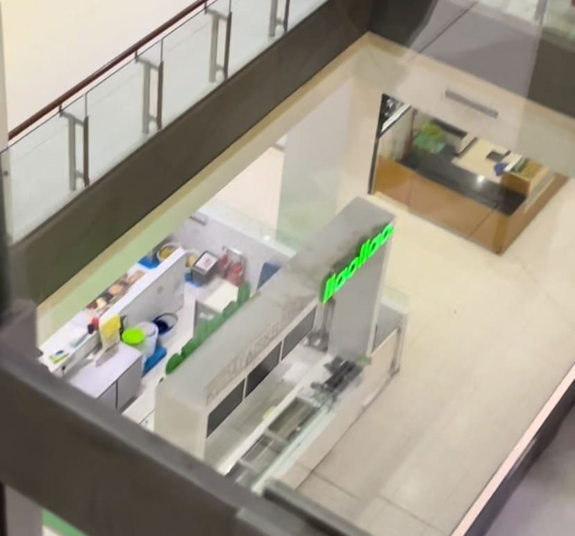 ‘Straight To llaollao?’ - Unfinished Slide Inside JB Mall Leaves Netizens In Stitches