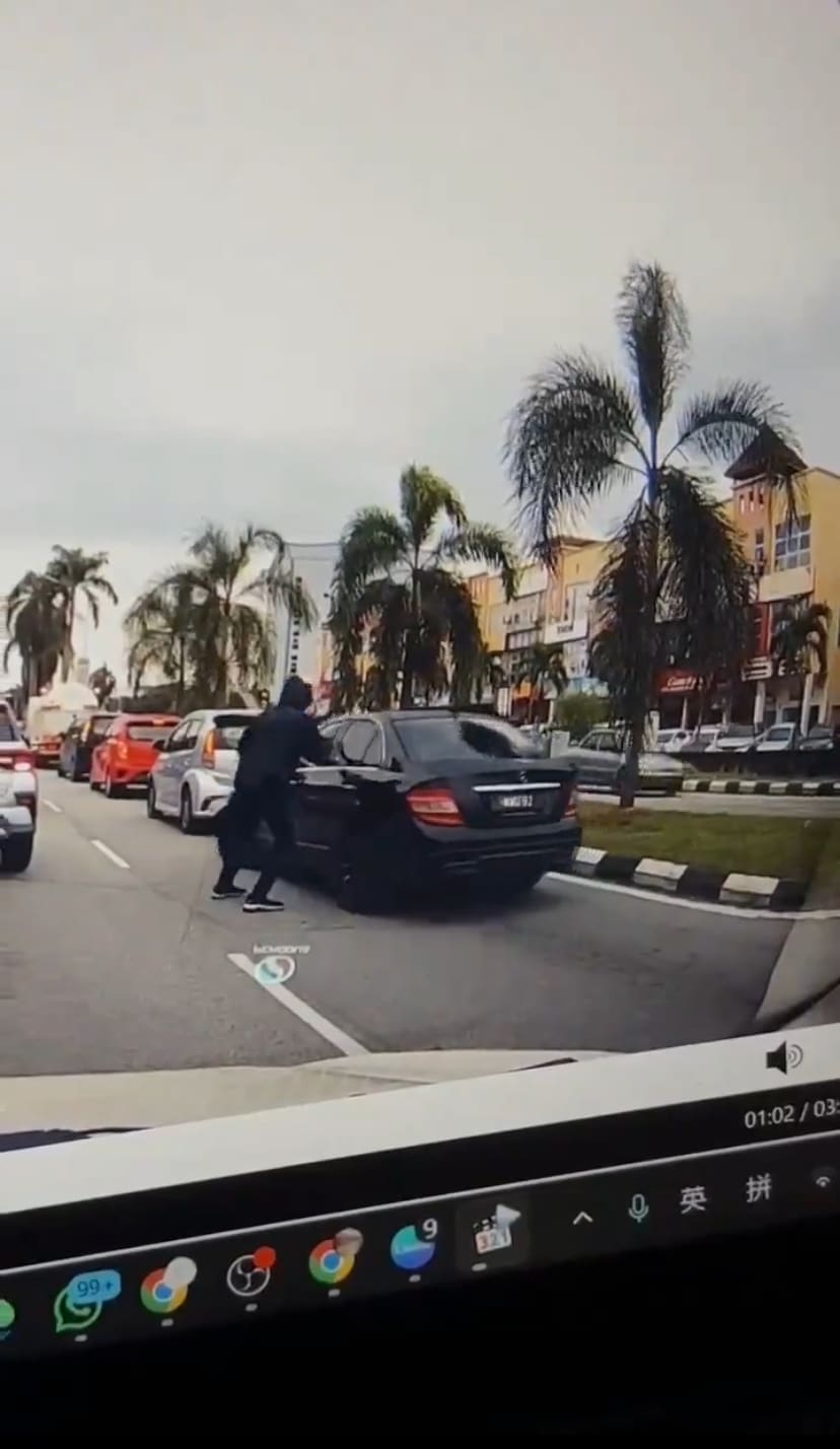 Daylight robbery in Klang