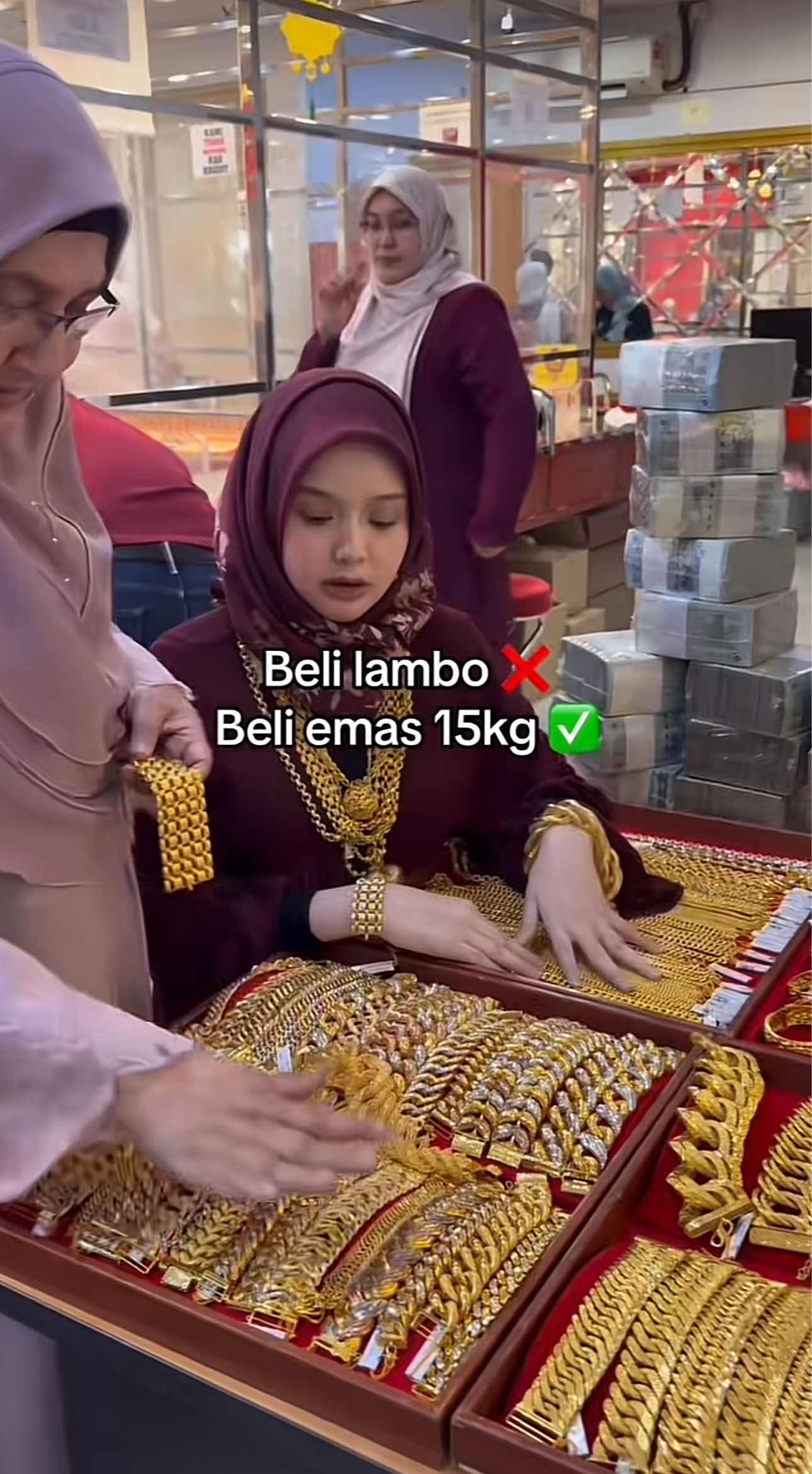 Influencer covered with gold accessories