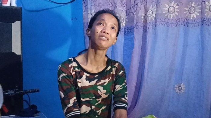 KAMELIA - mother of indo child who was made to study on the floor because of unpaid fee