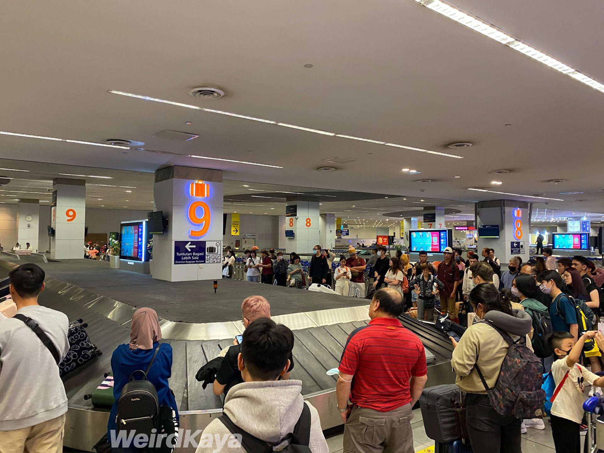 klia2 waiting luggage