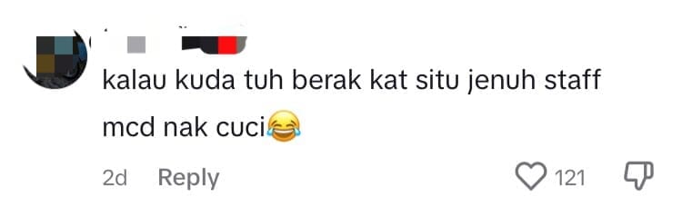M'sian Girls Spotted Ordering Food At McDonald's While Riding On Horses, Netizens Amused comment 3