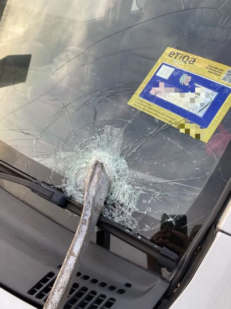M'sian Woman Left Shaken After Metal Pole Pierces Right Through Her Car Windshield