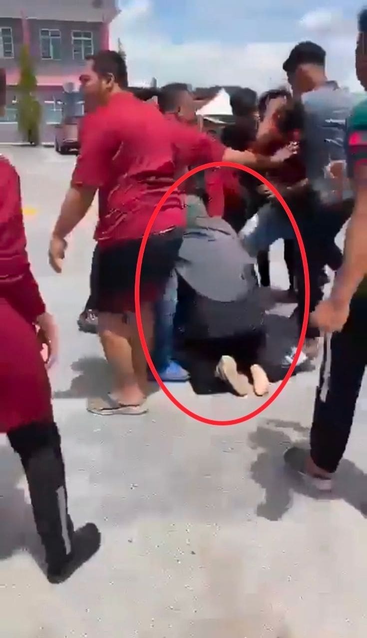 11 M'sians Arrested For Assaulting Food Delivery Rider At Batu Pahat Guesthouse