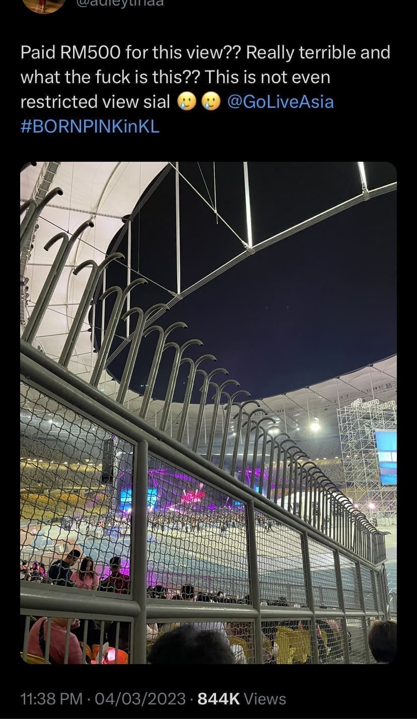 "Like Watching From Jail"- M'sian Complains About View Being Blocked By Fences During Blackpink Concert