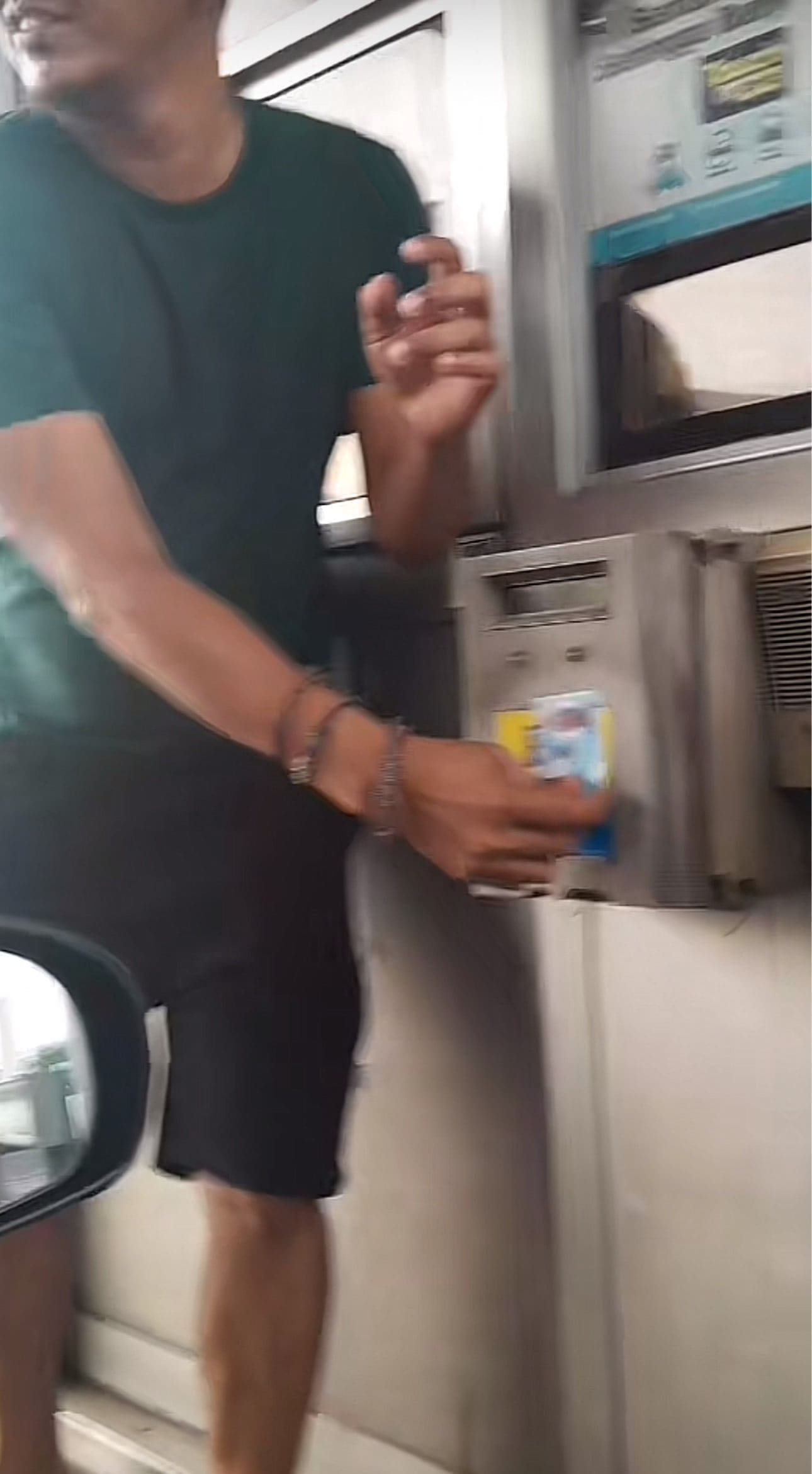 Man paying toll fee for woman who got stranded there