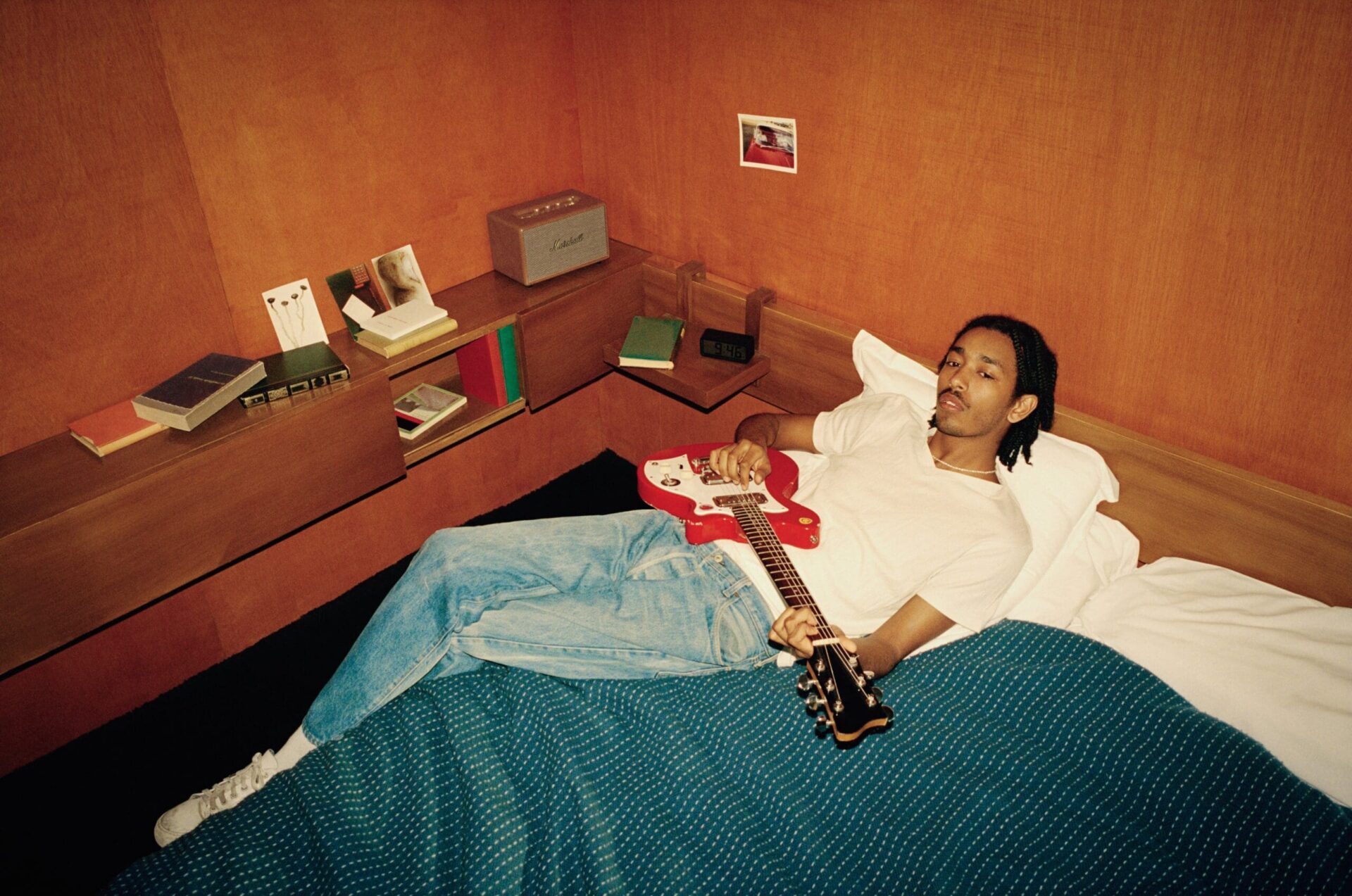 Man playing his guitar with Marshall Homeline III