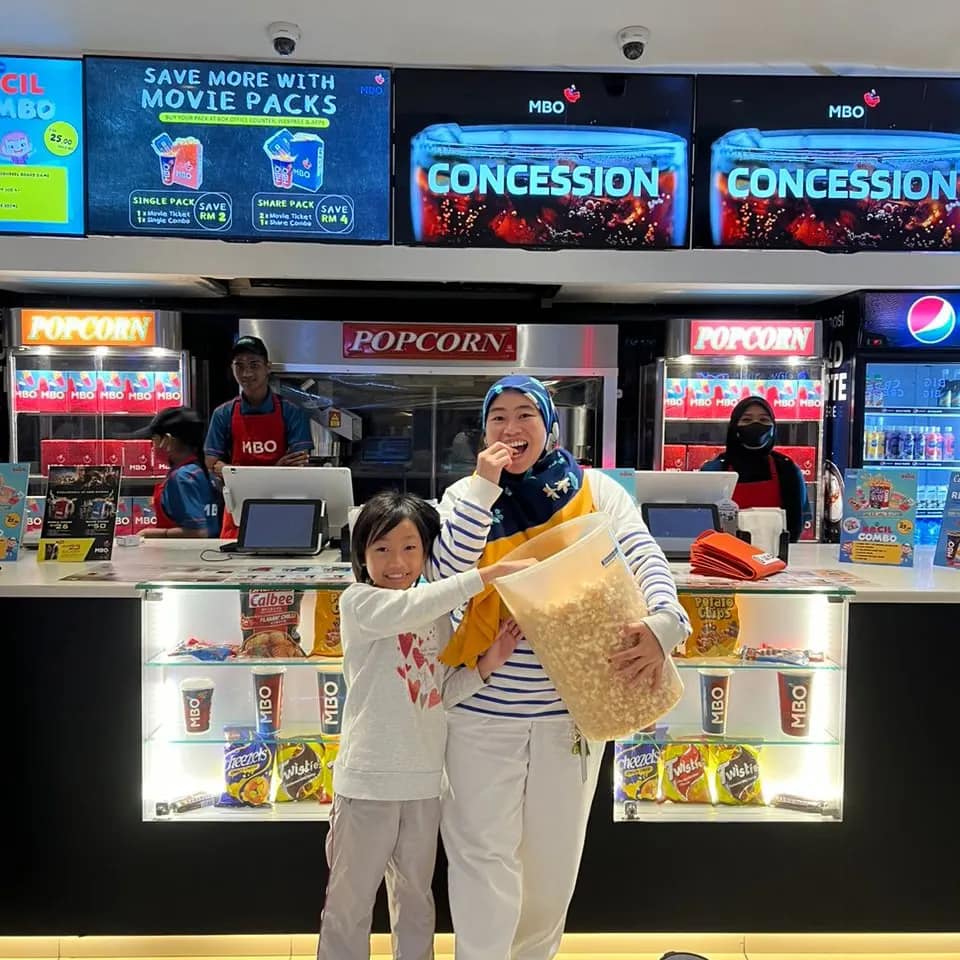MBO Cinema bring your own bucket popcorn event 01