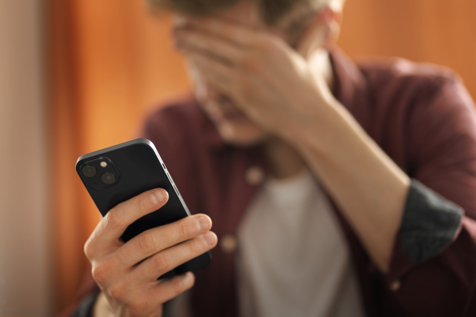 Man regrets receiving bad news on his phone