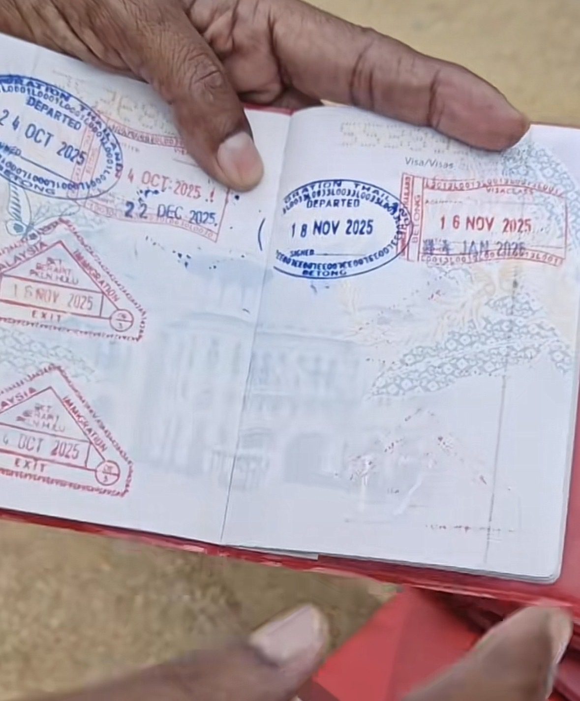 M’sian Claims Thai Border Officers Skipped Stamping On Purpose, Then Accused Travellers Of Illegal Entry To Demand Money