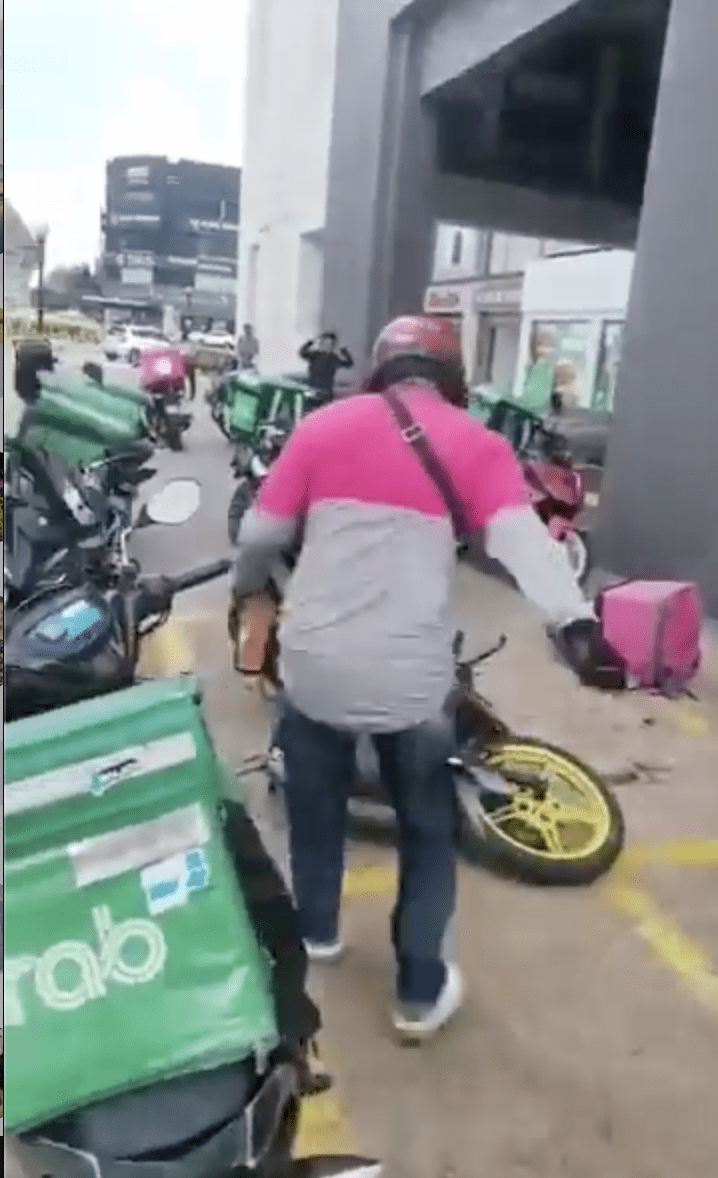 M'sian Delivery Rider Damages His Own Motorcycle After Failing To Pay The Loan For 3 Years 3