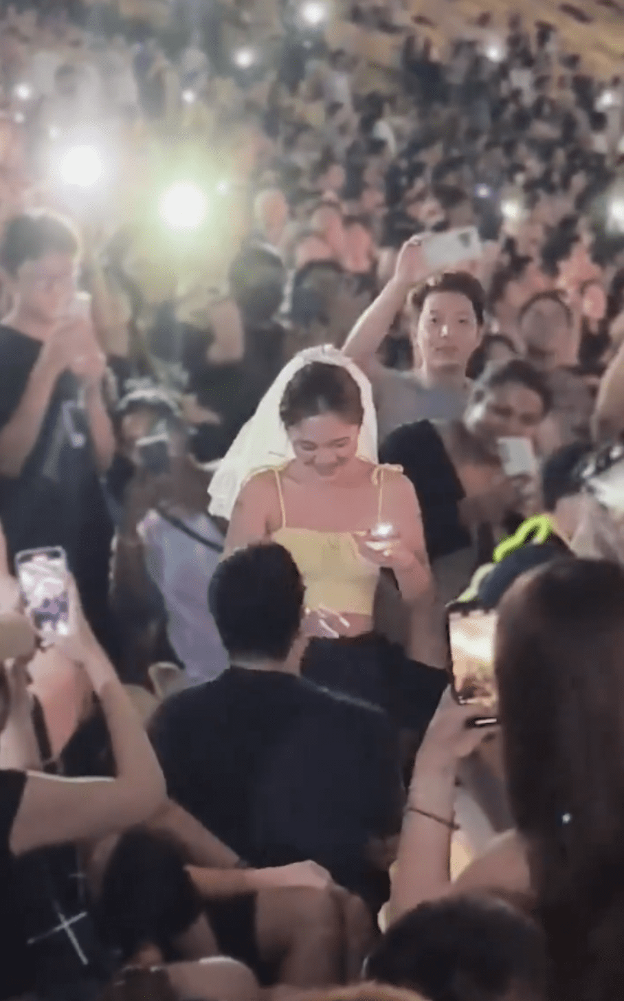 M'sian man propose to GF during Ed Sheeran concert 1