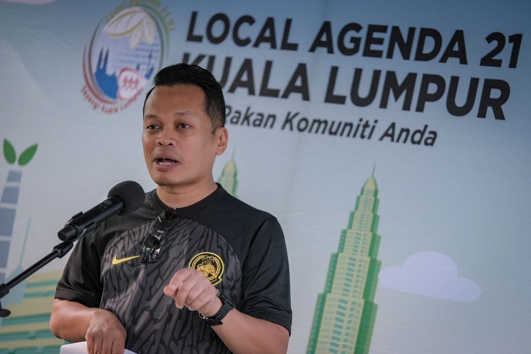 Nik Nazmi