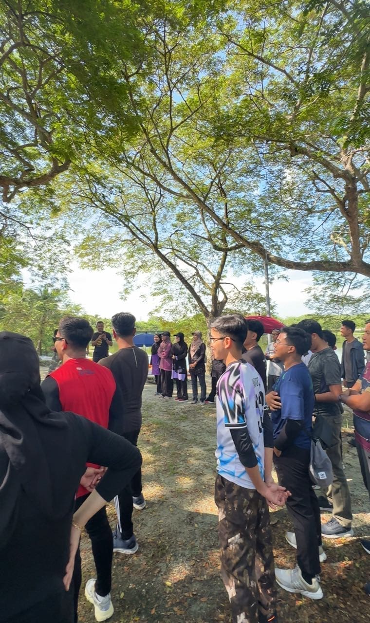 participant listening to the instructor before beginning the journey