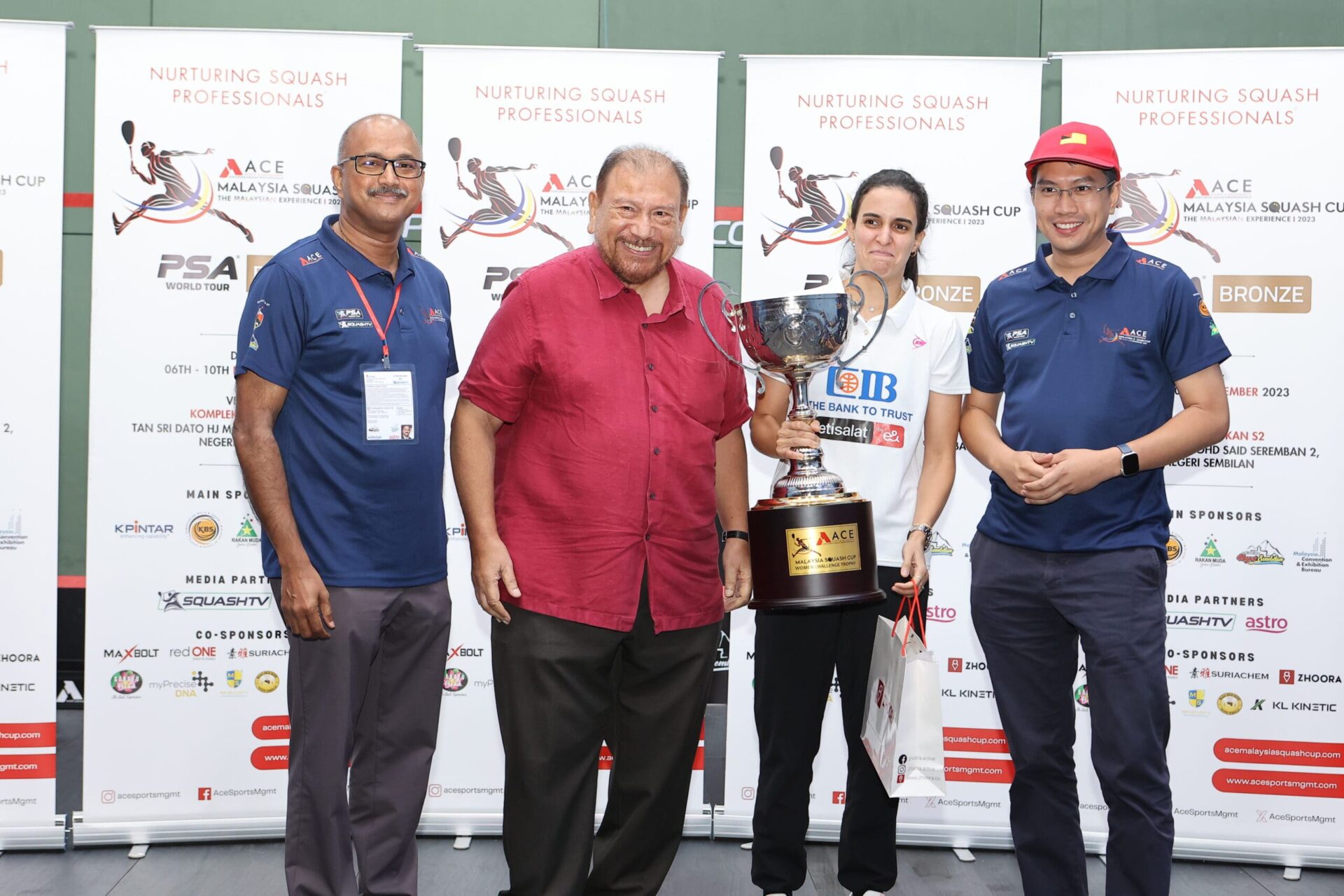 RA Thiagaraja, Director of ACE Sports Management , Tan Sri Tunku Imran Tuanku Ja’afar, WSF Patron, Rachel Arnold , Tunku Zain Al-‘Abidin Tuanku Muhriz, President Persatuan Squash Negeri Sembilan
