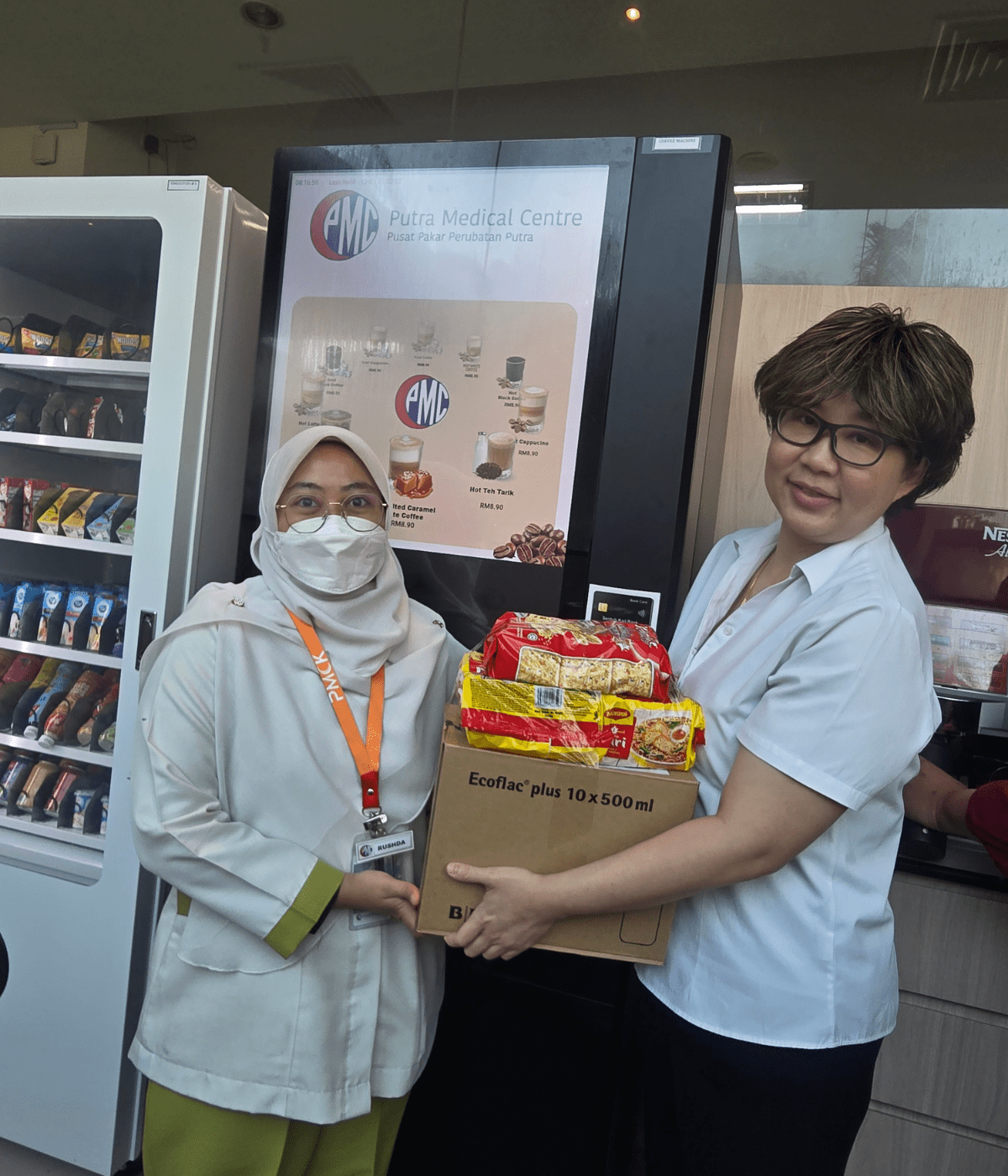 Photo 2 - PMC's Director of Allied Health Services, Lee Geik Peng, offers a care package to a nurse at the hospital affected by Kedah's flood crisis.)