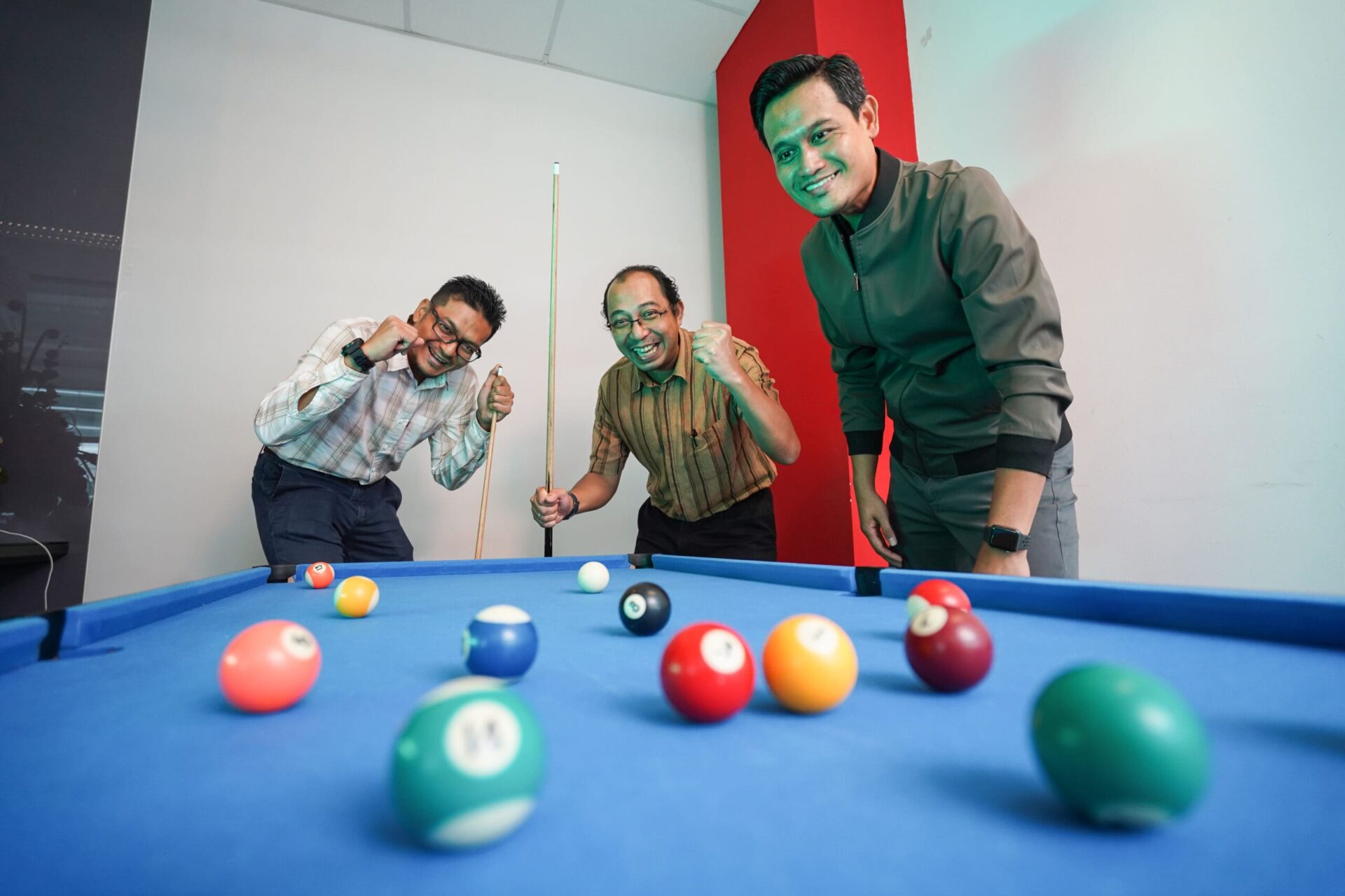 playing snooker