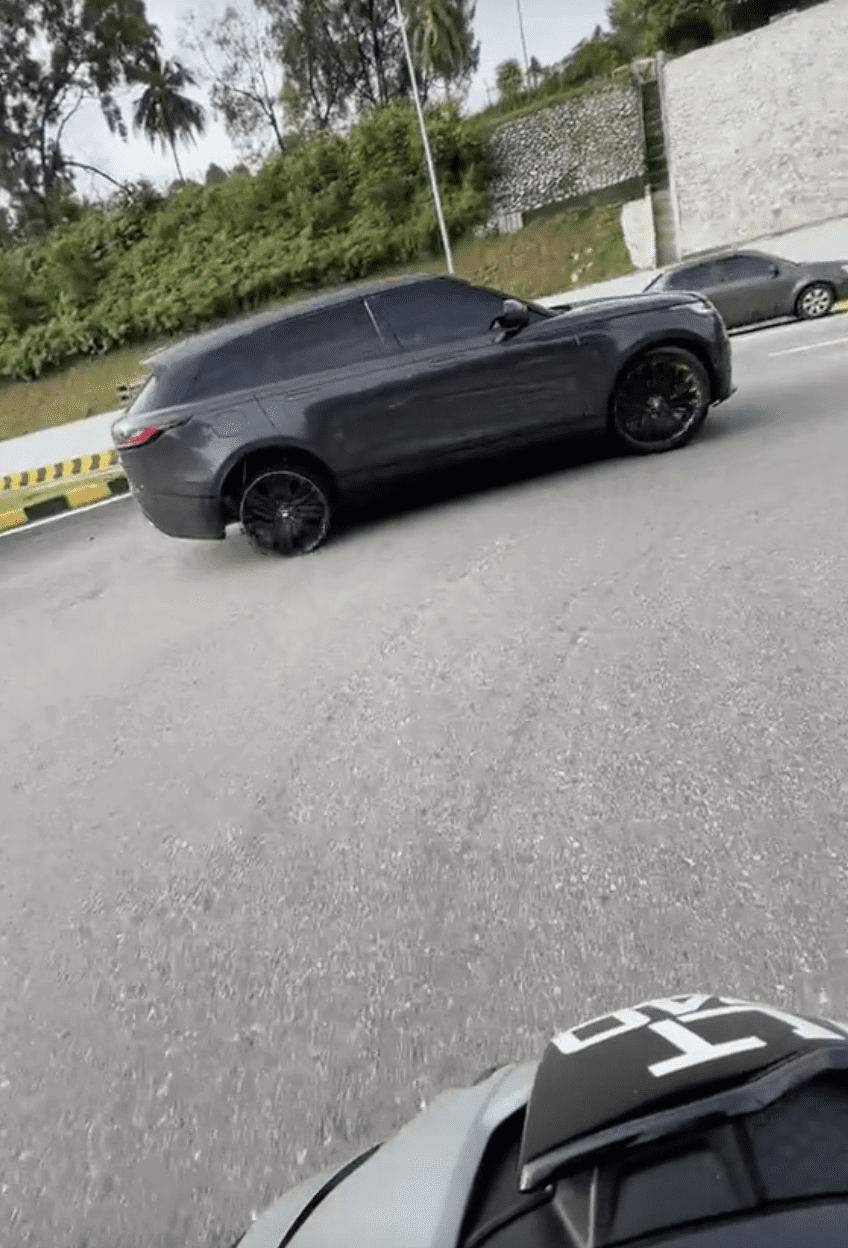 Range Rover driving with broken tyre