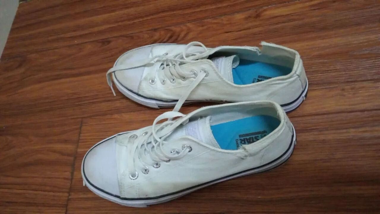 School shoe cut