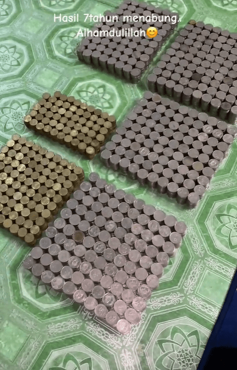 M'sian Man Saves 50 Sen Coins For 7 Years, Manages To Buy An iPhone 14