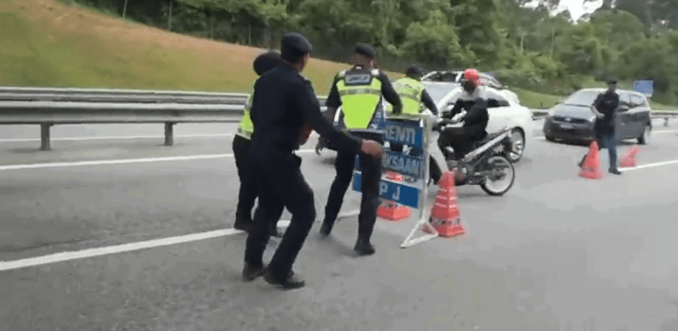 JPJ Officer Sent Flying After Motorcyclist Rams Into Him At Roadblock In Negri Sembilan