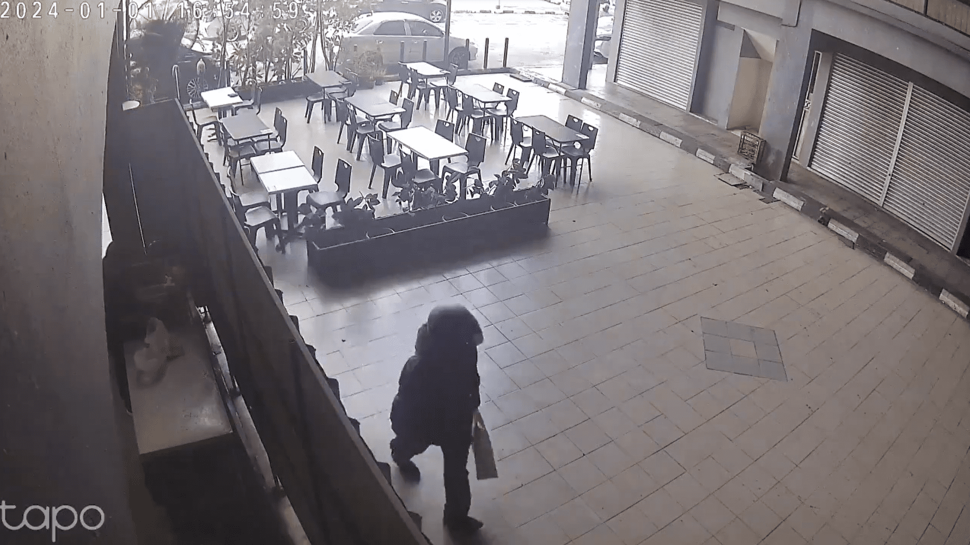 Shooter enters coffeeshop in Sibu