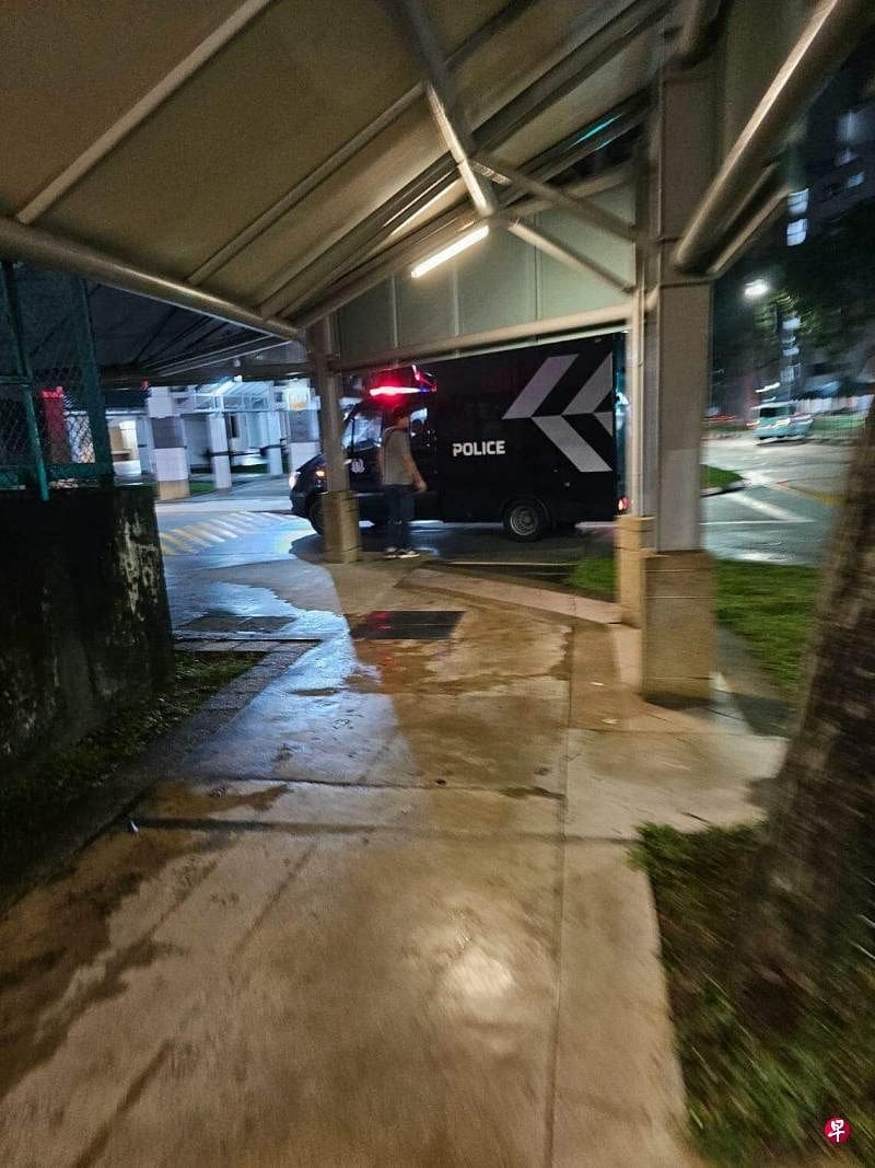 S'pore police arrive at Ridhuan's home
