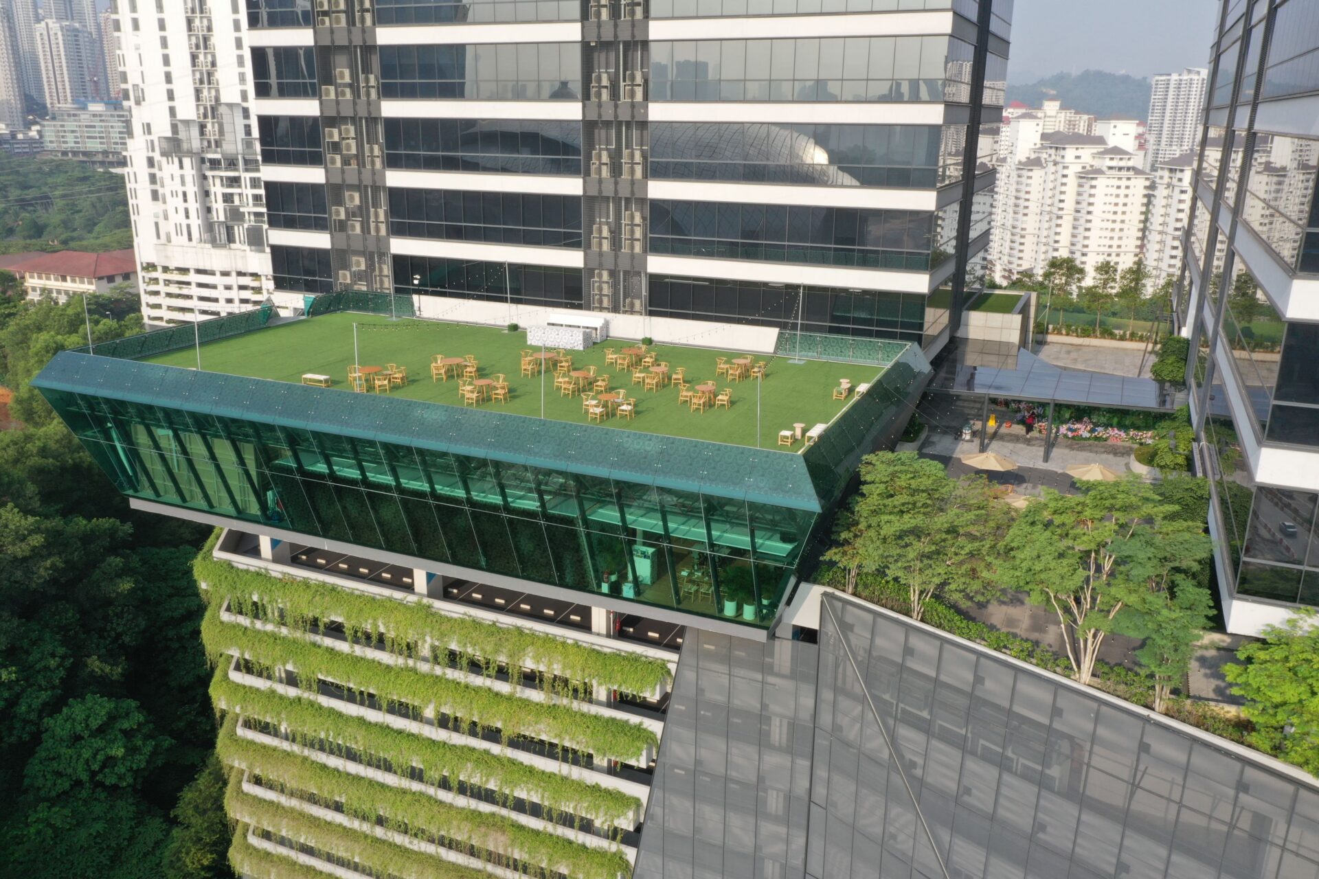 The Glassbox at The MET Corporate Towers