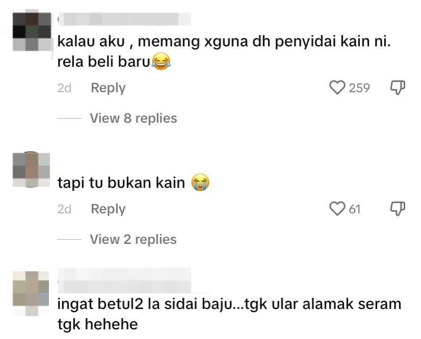 M'sian Man Fearlessly Hangs Snakes Out To Dry On Rack As If They Were Clothes comment 1