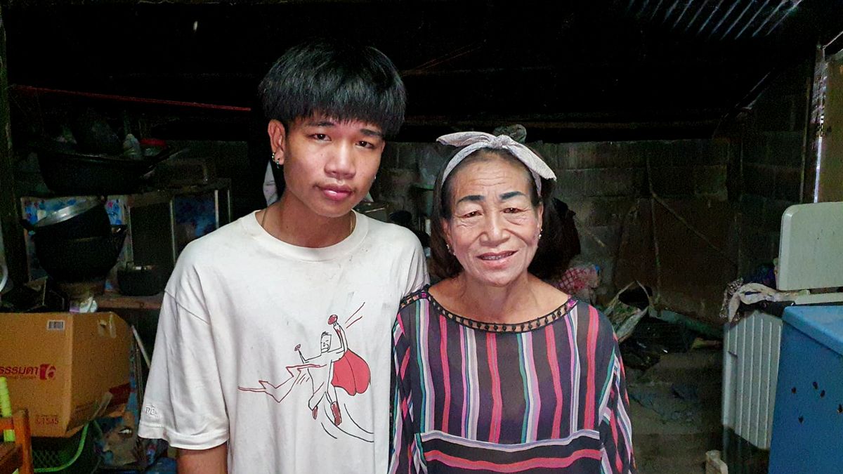 Thai boy, 19, marries mother of three, 56 after two years of dating | weirdkaya