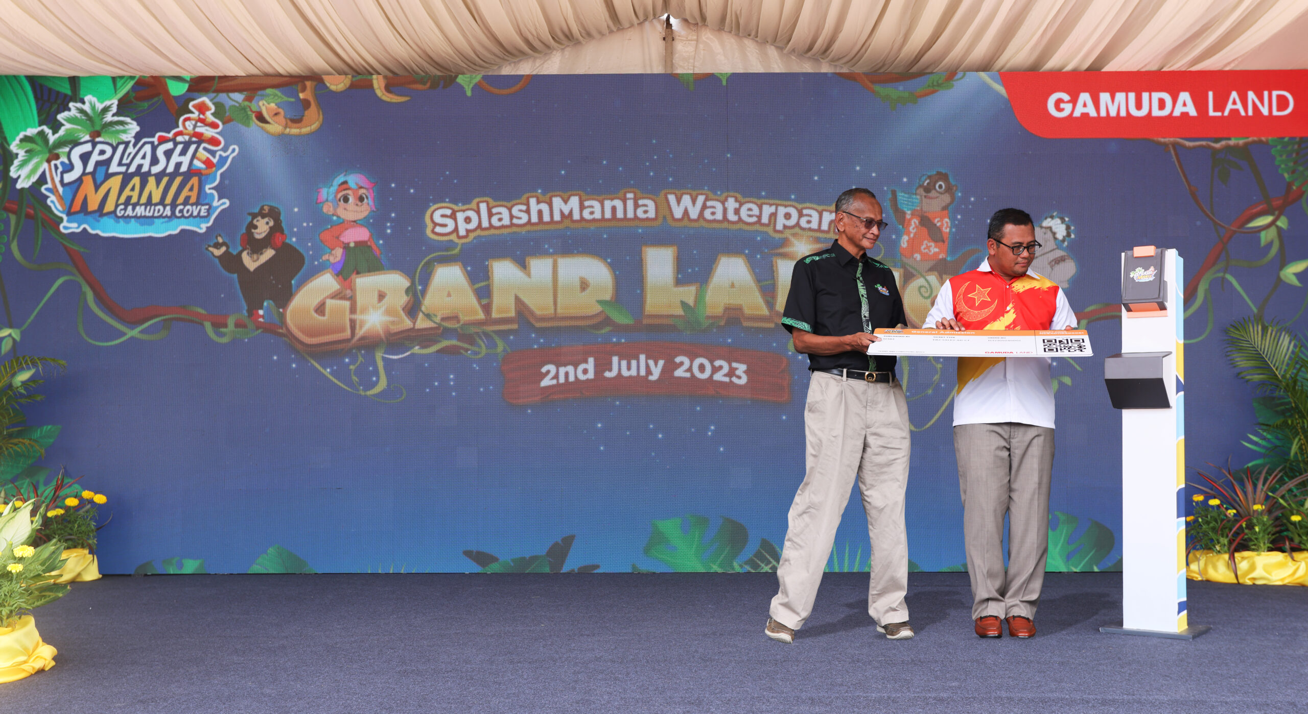 Selangor menteri besar officiates opening of splashmania waterpark in gamuda cove | weirdkaya