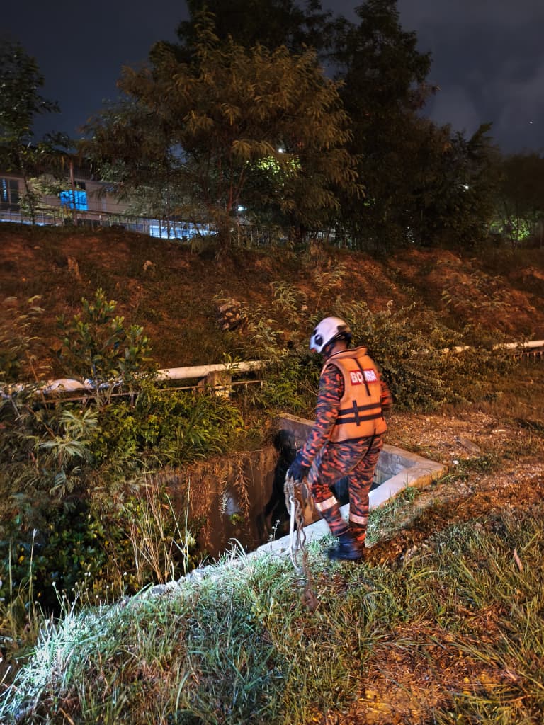 10yo boy falls into drain (1)