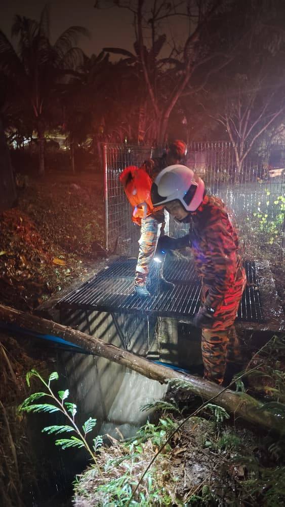 10yo boy falls into drain (2)