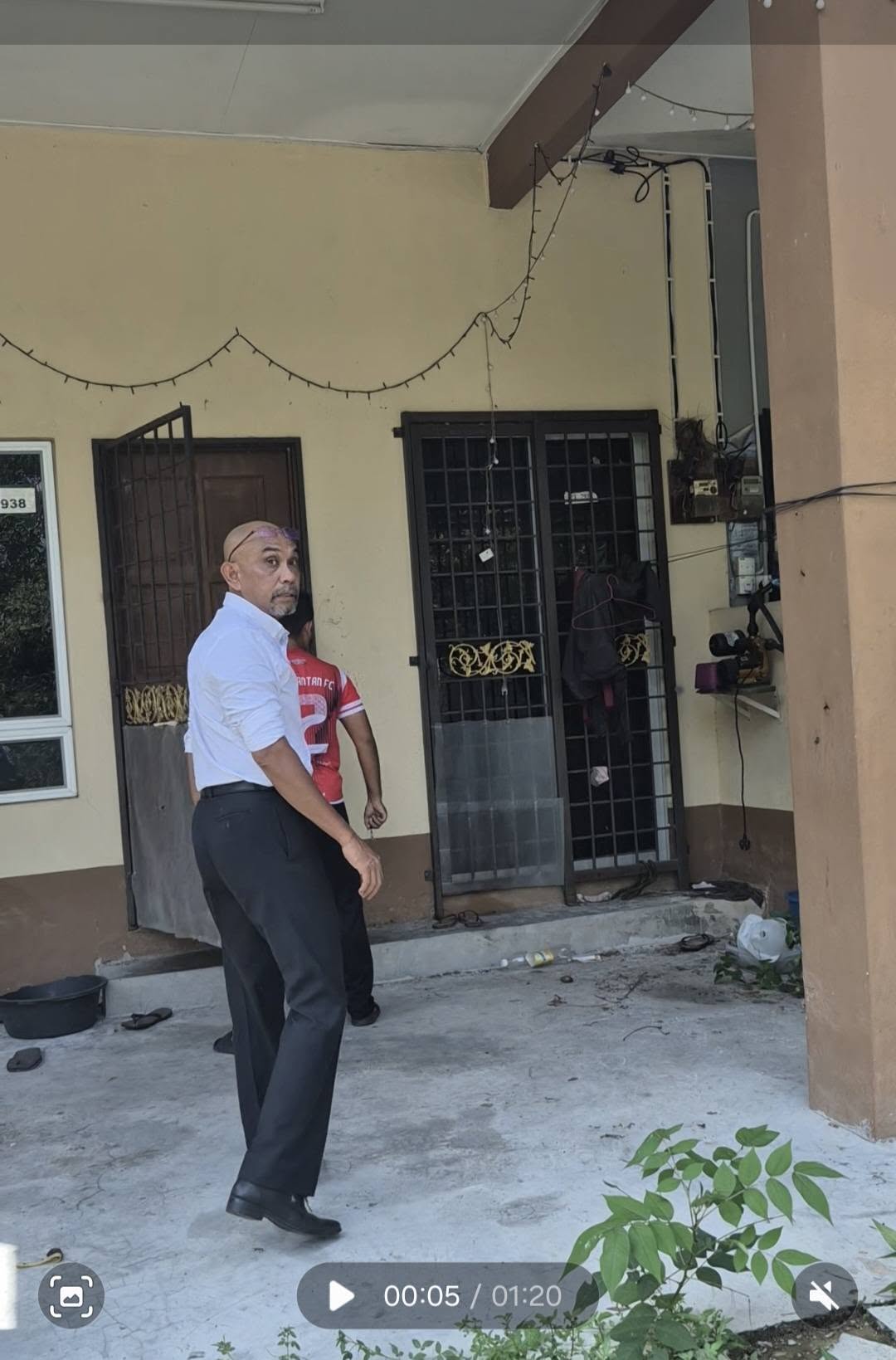 15yo washes cars to support family (3)