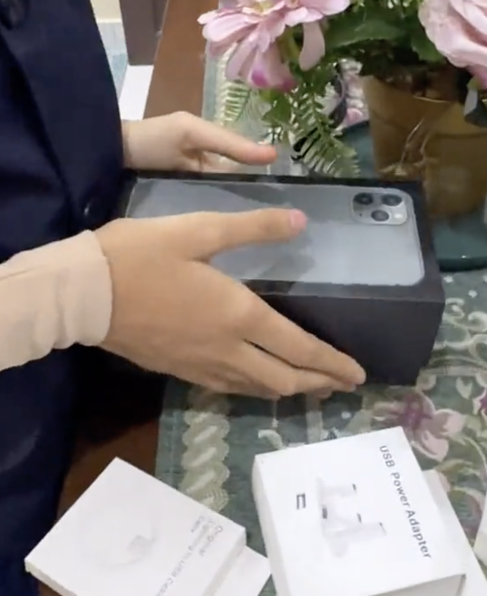 18yo m'sian girl bursts into tears upon receiving her first mobile phone after spm  | weirdkaya