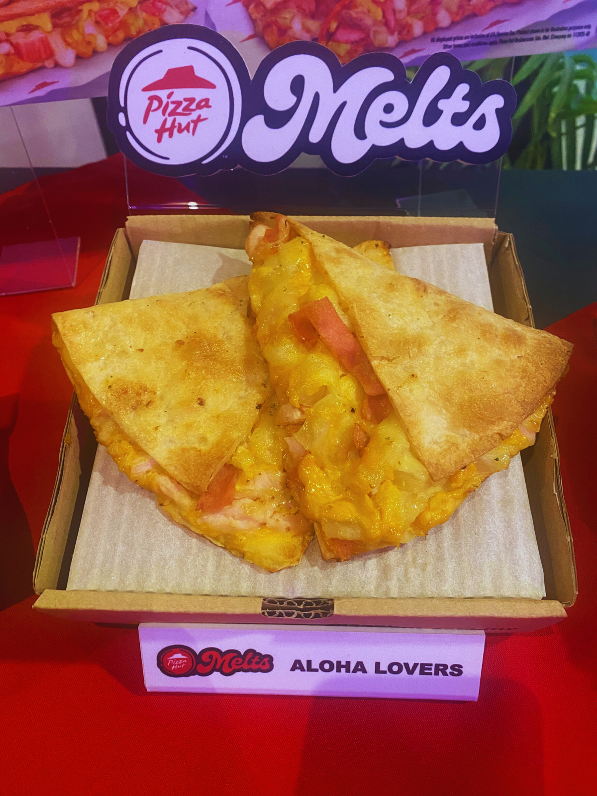 Pizza hult melt: aloha lovers