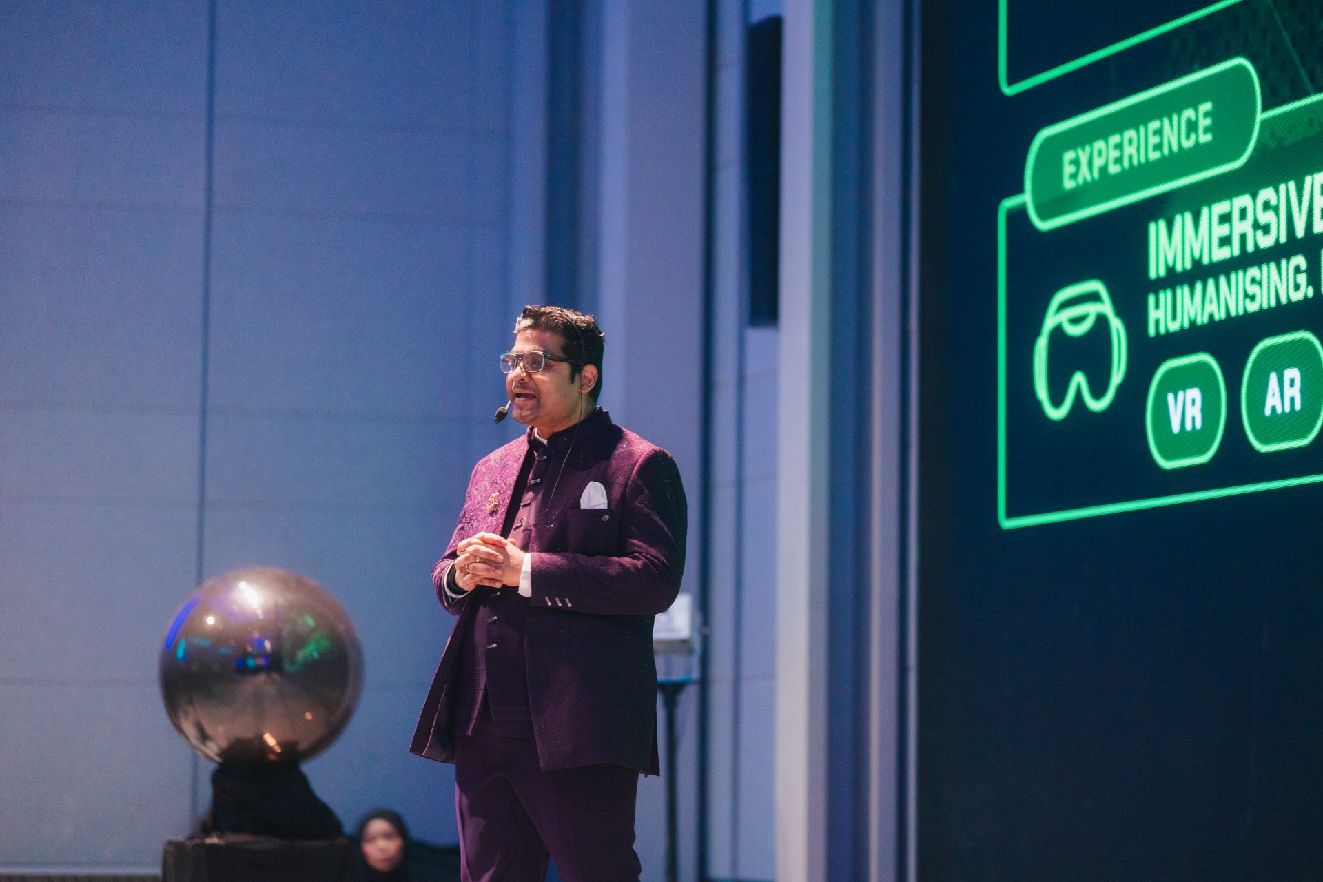 2 - Dr Chanthiran Veerasamy presenting on the Tarantula Trail at the Summit of Titans II
