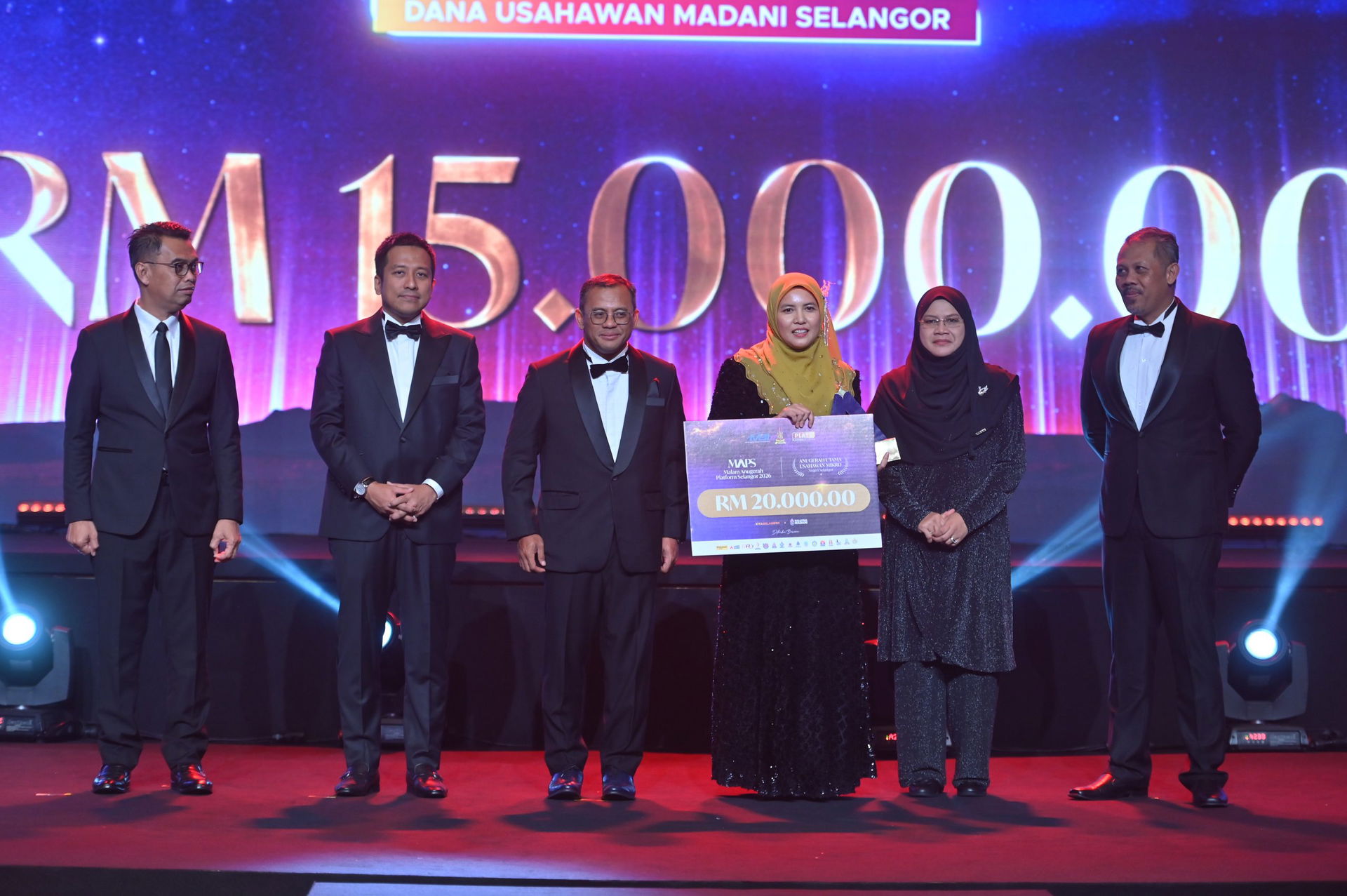 2 - Minah Satay founder Selangor State Micro Entrepreneur Grand Award