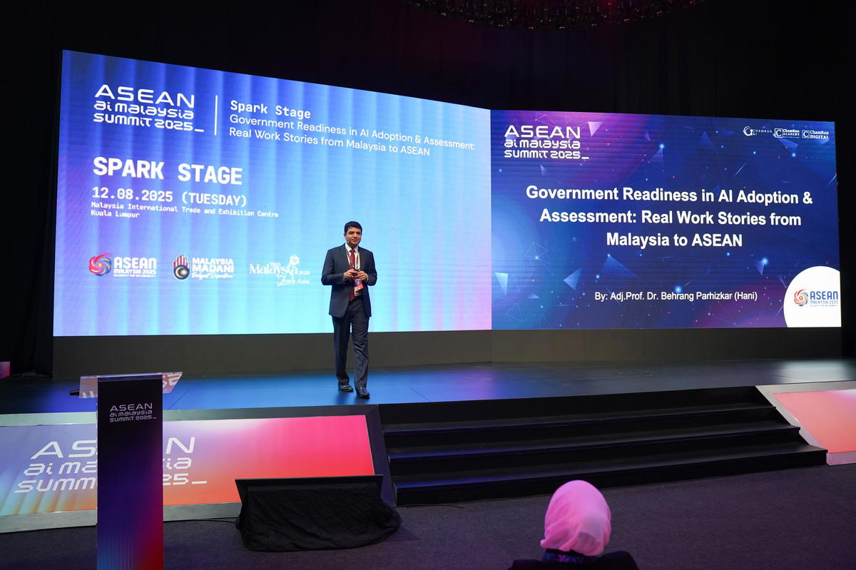 2 - Dr. Behrang Parhizkar, presenting a variety of AI projects in development at the ASEAN AI Malaysia Summit 2025