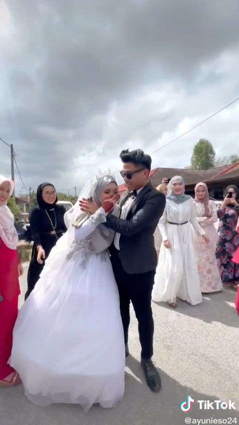 [video] 18-year-old surprises wife with a ford mustang on wedding day