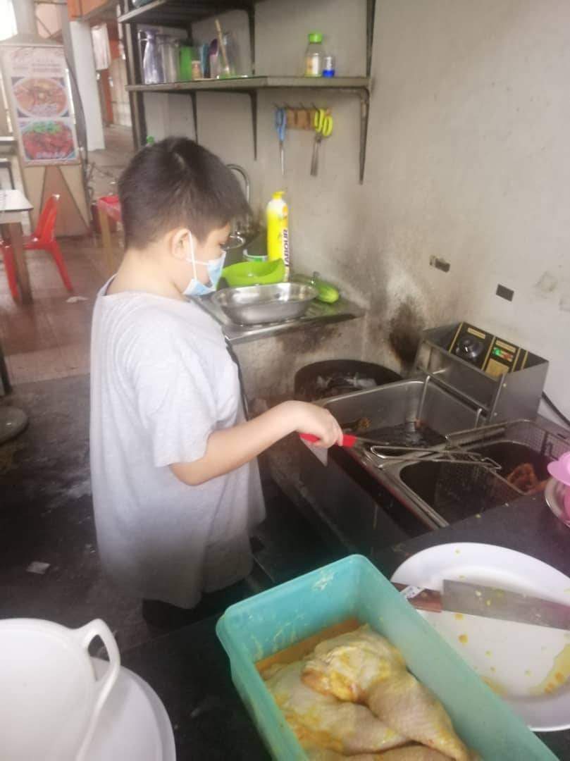 12yo nasi lemak seller aspires to be a future chef