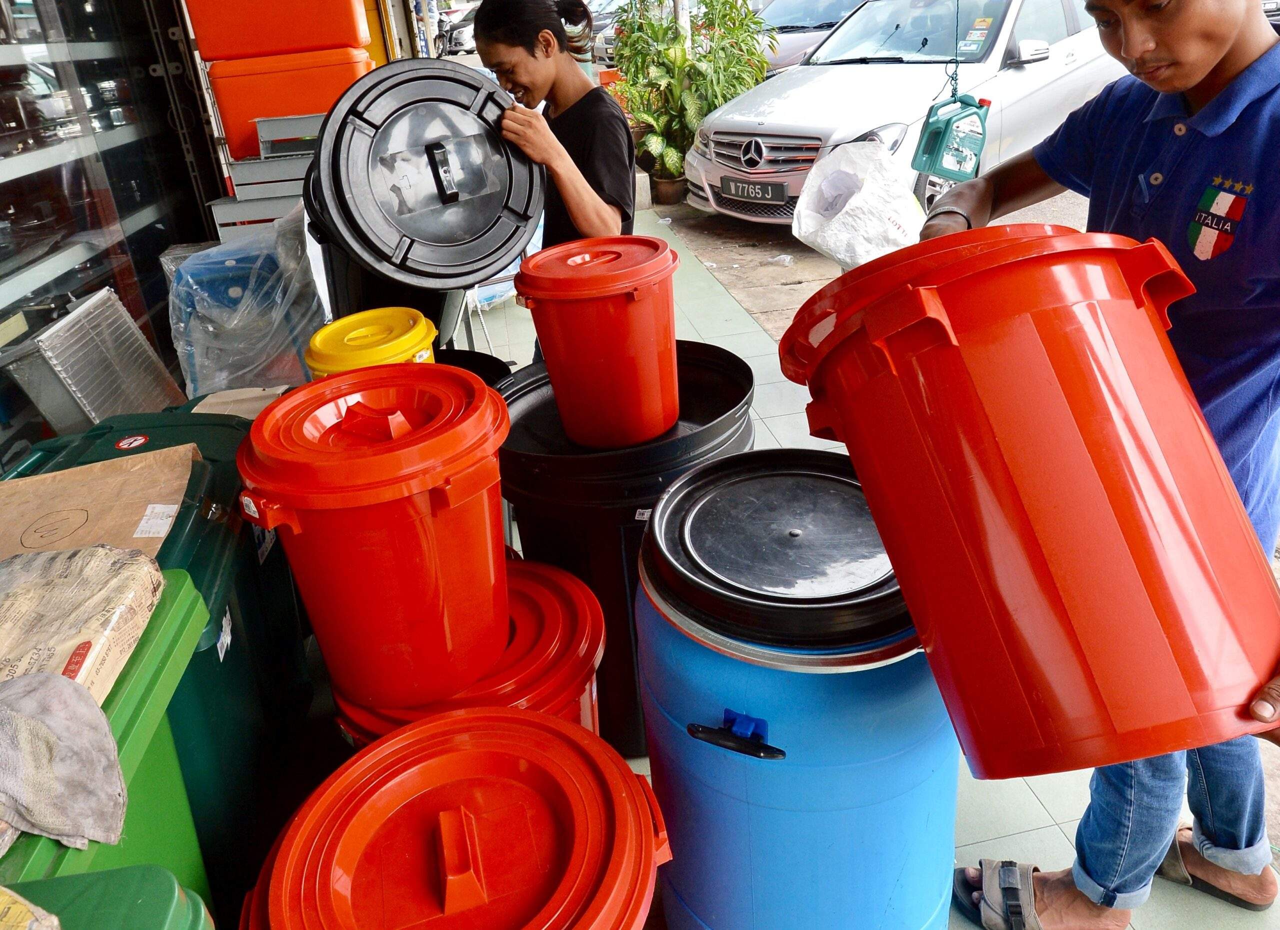 The klang valley’s having another water disruption. Here are netizens’ reaction to it