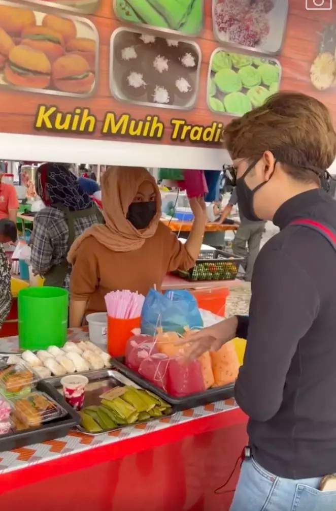 Penangite spends rm5,000 at ramadan bazaar to share with shoppers