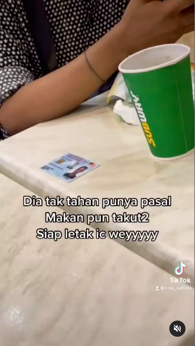 Man puts ic on the table while eating to avoid being accused of skipping puasa