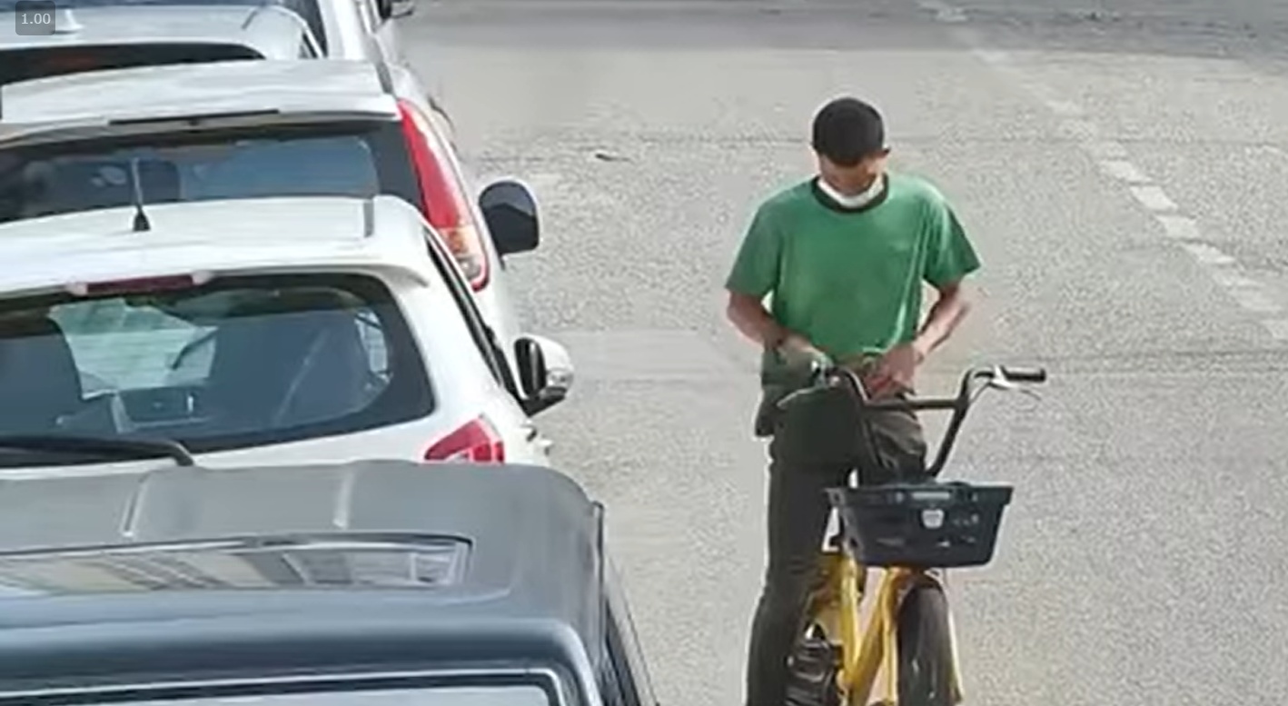Pervert cyclist sexually harasses woman and even gives chase to her