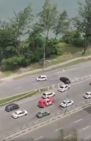 Drivers made illegal u-turn and drove against traffic to avoid roadblock