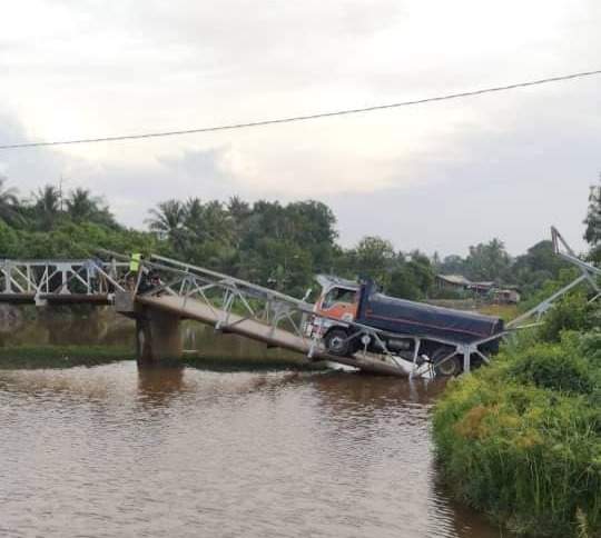 Bridge used as a rat lane collapses after a truck attempts to cross over it