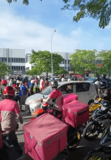 [video] horde of angry delivery riders confront lorry driver following collision